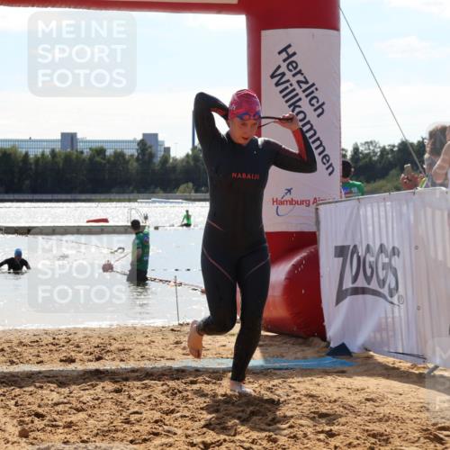 07.09.2025 - 19. Norderstedt Triathlon Luisa Fischer http://msf.ph/oto/8759893 07.09.2025 14:11:59 Schwimmen 379, 474 meine-sportfotos.de