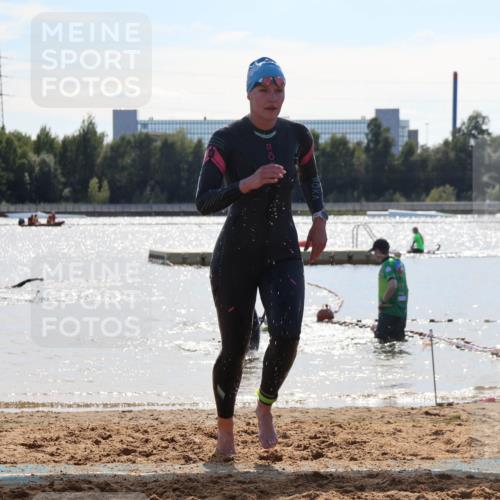 07.09.2025 - 19. Norderstedt Triathlon Luisa Fischer http://msf.ph/oto/8759917 07.09.2025 14:12:11 Schwimmen 379, 469, 472 meine-sportfotos.de