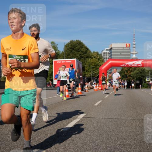 07.09.2025 - BARMER Alsterlauf Yannick Fuchs http://msf.ph/oto/8760011 07.09.2025 09:39:55 Laufen 36, 6043 meine-sportfotos.de