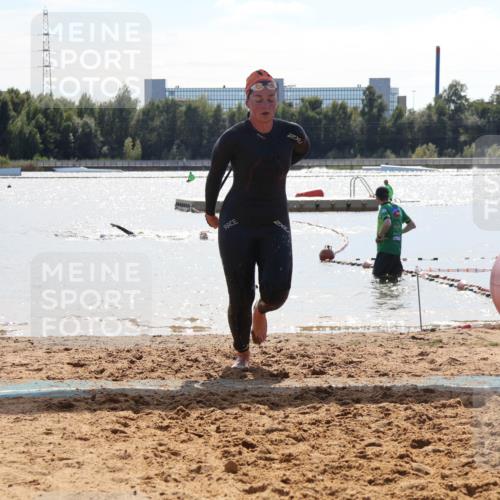 07.09.2025 - 19. Norderstedt Triathlon Luisa Fischer http://msf.ph/oto/8760178 07.09.2025 14:13:54 Schwimmen 460 meine-sportfotos.de