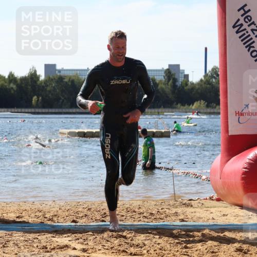 07.09.2025 - 19. Norderstedt Triathlon Luisa Fischer http://msf.ph/oto/8760213 07.09.2025 12:06:32 Schwimmen 1212 meine-sportfotos.de