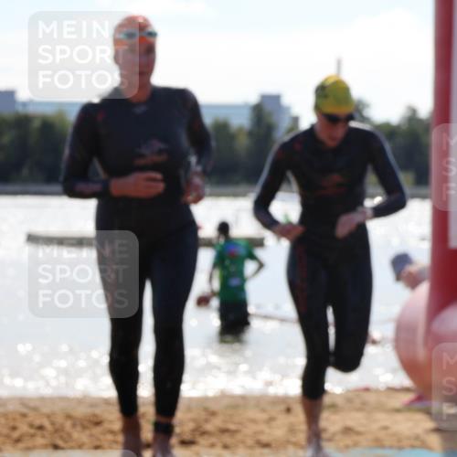 07.09.2025 - 19. Norderstedt Triathlon Luisa Fischer http://msf.ph/oto/8760232 07.09.2025 14:14:21 Schwimmen 1447, 1493, 1507 meine-sportfotos.de
