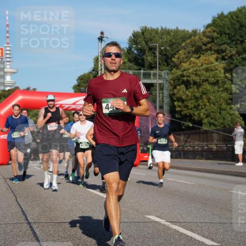 07.09.2025 - BARMER Alsterlauf Yannick Fuchs http://msf.ph/oto/8760267 07.09.2025 09:40:06 Laufen 8339, 2656, 4196, 44, 4010 meine-sportfotos.de
