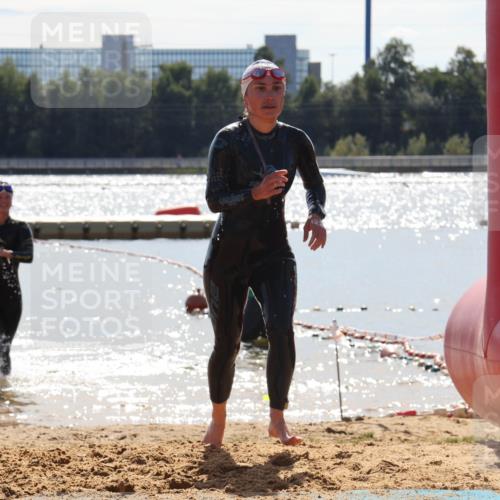 07.09.2025 - 19. Norderstedt Triathlon Luisa Fischer http://msf.ph/oto/8760306 07.09.2025 14:15:10 Schwimmen 452, 478, 917 meine-sportfotos.de