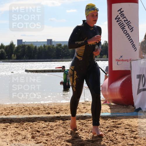 07.09.2025 - 19. Norderstedt Triathlon Luisa Fischer http://msf.ph/oto/8760402 07.09.2025 14:15:18 Schwimmen 452, 478, 1414 meine-sportfotos.de