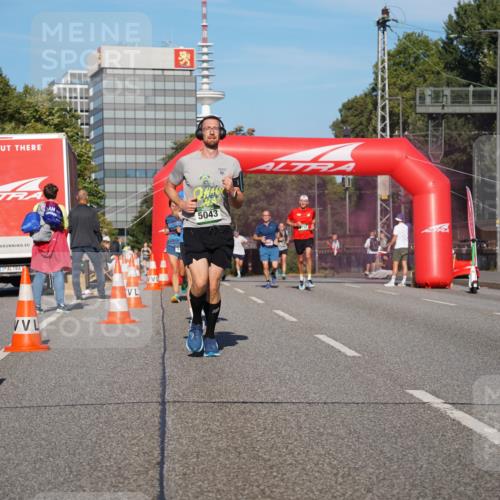 07.09.2025 - BARMER Alsterlauf Yannick Fuchs http://msf.ph/oto/8760920 07.09.2025 09:40:23 Laufen 5043 meine-sportfotos.de