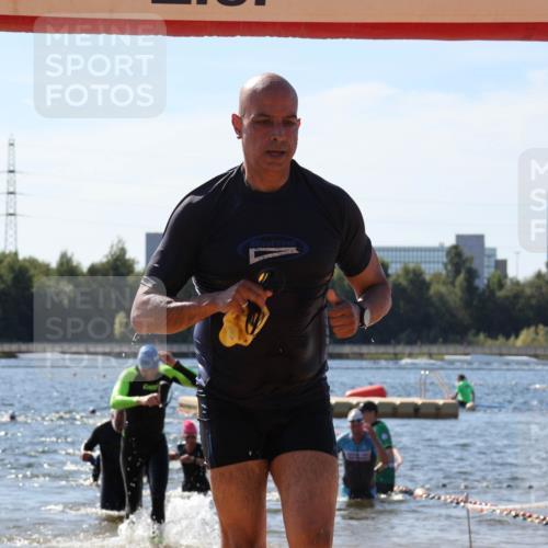 07.09.2025 - 19. Norderstedt Triathlon Luisa Fischer http://msf.ph/oto/8761078 07.09.2025 12:08:32 Schwimmen 141, 1216, 1297 meine-sportfotos.de