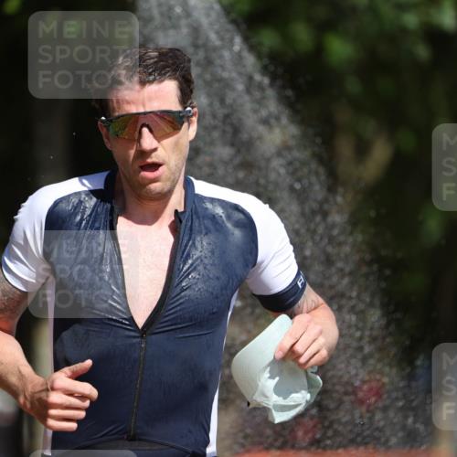 07.09.2025 - 19. Norderstedt Triathlon Michael Strokosch http://msf.ph/oto/8761097 07.09.2025 12:07:33 Laufen 768 meine-sportfotos.de