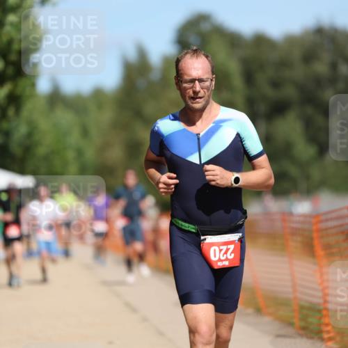 07.09.2025 - 19. Norderstedt Triathlon Michael Strokosch http://msf.ph/oto/8761112 07.09.2025 12:55:33 Laufen 220, 811 meine-sportfotos.de