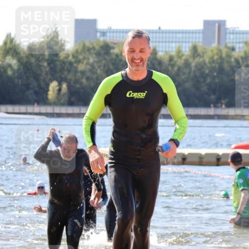 07.09.2025 - 19. Norderstedt Triathlon Luisa Fischer http://msf.ph/oto/8761131 07.09.2025 12:08:36 Schwimmen 141, 249, 301, 1297 meine-sportfotos.de