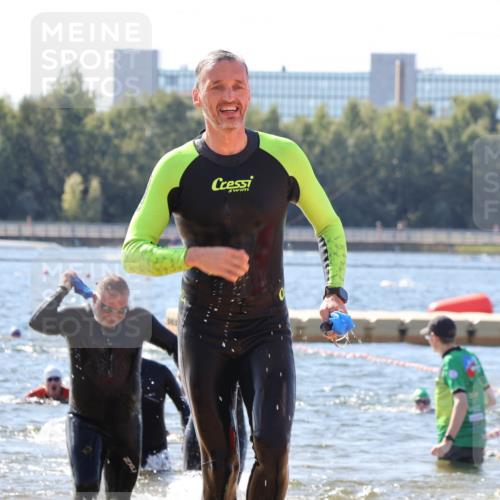 07.09.2025 - 19. Norderstedt Triathlon Luisa Fischer http://msf.ph/oto/8761137 07.09.2025 12:08:36 Schwimmen 141, 249, 301, 1297 meine-sportfotos.de