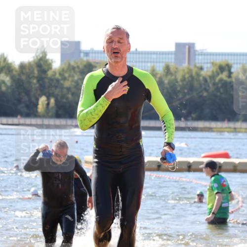 07.09.2025 - 19. Norderstedt Triathlon Luisa Fischer http://msf.ph/oto/8761143 07.09.2025 12:08:36 Schwimmen 141, 249, 301, 1297 meine-sportfotos.de