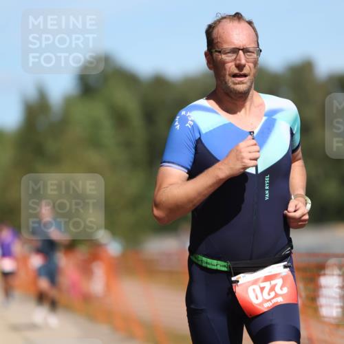 07.09.2025 - 19. Norderstedt Triathlon Michael Strokosch http://msf.ph/oto/8761153 07.09.2025 12:55:34 Laufen 220, 811 meine-sportfotos.de