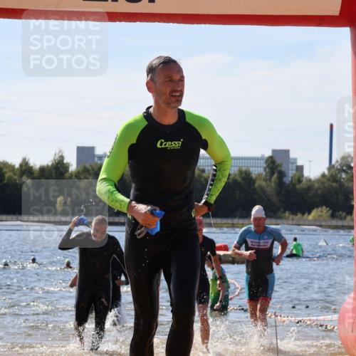 07.09.2025 - 19. Norderstedt Triathlon Luisa Fischer http://msf.ph/oto/8761176 07.09.2025 12:08:38 Schwimmen 141, 249, 301, 825, 1293, 1297 meine-sportfotos.de