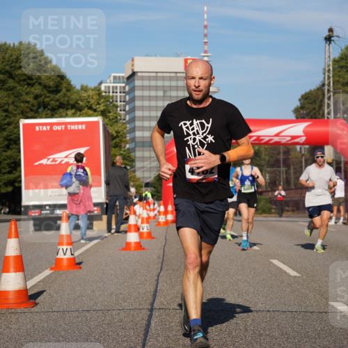 07.09.2025 - BARMER Alsterlauf Yannick Fuchs http://msf.ph/oto/8761208 07.09.2025 09:40:34 Laufen 8009 meine-sportfotos.de