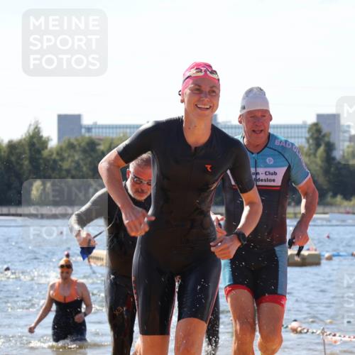 07.09.2025 - 19. Norderstedt Triathlon Luisa Fischer http://msf.ph/oto/8761214 07.09.2025 12:08:42 Schwimmen 141, 220, 249, 301, 825, 1293, 1297 meine-sportfotos.de