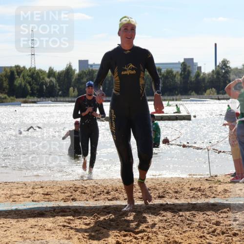 07.09.2025 - 19. Norderstedt Triathlon Luisa Fischer http://msf.ph/oto/8761216 07.09.2025 14:19:21 Schwimmen 377, 1511 meine-sportfotos.de