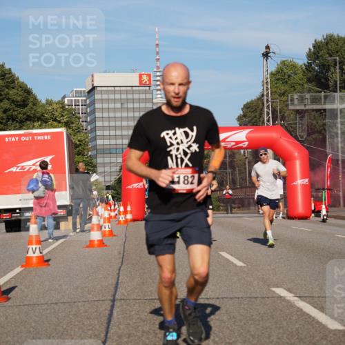 07.09.2025 - BARMER Alsterlauf Yannick Fuchs http://msf.ph/oto/8761224 07.09.2025 09:40:34 Laufen 182 meine-sportfotos.de