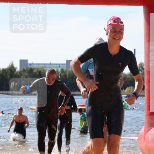 07.09.2025 - 19. Norderstedt Triathlon Luisa Fischer http://msf.ph/oto/8761230 07.09.2025 12:08:42 Schwimmen 141, 220, 249, 301, 825, 1293, 1297 meine-sportfotos.de