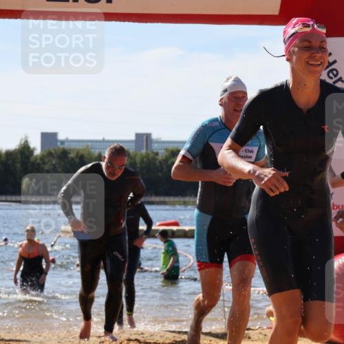 07.09.2025 - 19. Norderstedt Triathlon Luisa Fischer http://msf.ph/oto/8761236 07.09.2025 12:08:43 Schwimmen 141, 220, 249, 301, 755, 825, 1293, 1297 meine-sportfotos.de