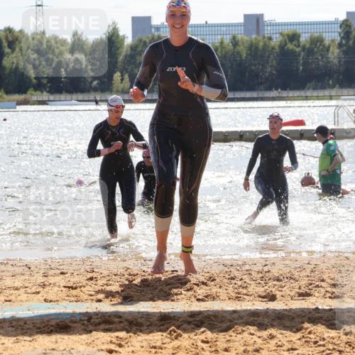 07.09.2025 - 19. Norderstedt Triathlon Luisa Fischer http://msf.ph/oto/8761482 07.09.2025 14:21:02 Schwimmen 439, 1453, 1470 meine-sportfotos.de