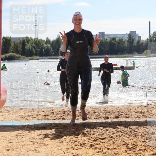 07.09.2025 - 19. Norderstedt Triathlon Luisa Fischer http://msf.ph/oto/8761493 07.09.2025 14:21:03 Schwimmen 439, 1453, 1470 meine-sportfotos.de