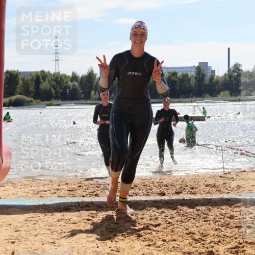 07.09.2025 - 19. Norderstedt Triathlon Luisa Fischer http://msf.ph/oto/8761500 07.09.2025 14:21:03 Schwimmen 439, 1453, 1470 meine-sportfotos.de