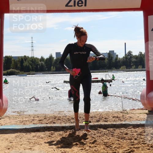 07.09.2025 - 19. Norderstedt Triathlon Luisa Fischer http://msf.ph/oto/8761587 07.09.2025 14:21:11 Schwimmen 439, 467, 1453, 1470 meine-sportfotos.de