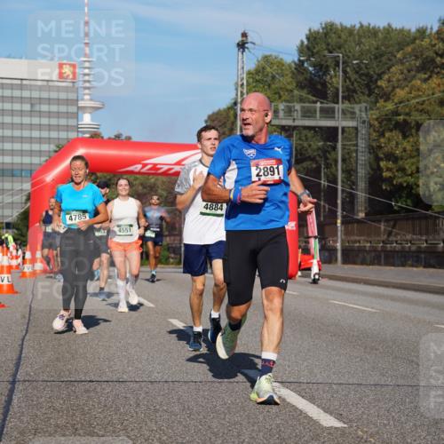 07.09.2025 - BARMER Alsterlauf Yannick Fuchs http://msf.ph/oto/8761668 07.09.2025 09:40:48 Laufen 4785, 563, 4551, 4884, 2891, 76 meine-sportfotos.de