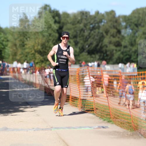 07.09.2025 - 19. Norderstedt Triathlon Michael Strokosch http://msf.ph/oto/8761719 07.09.2025 14:59:44 Laufen 995 meine-sportfotos.de