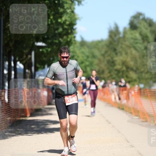 07.09.2025 - 19. Norderstedt Triathlon Michael Strokosch http://msf.ph/oto/8761731 07.09.2025 13:17:25 Laufen 288, 323, 330 meine-sportfotos.de