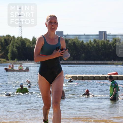 07.09.2025 - 19. Norderstedt Triathlon Luisa Fischer http://msf.ph/oto/8761784 07.09.2025 12:10:05 Schwimmen 194 meine-sportfotos.de