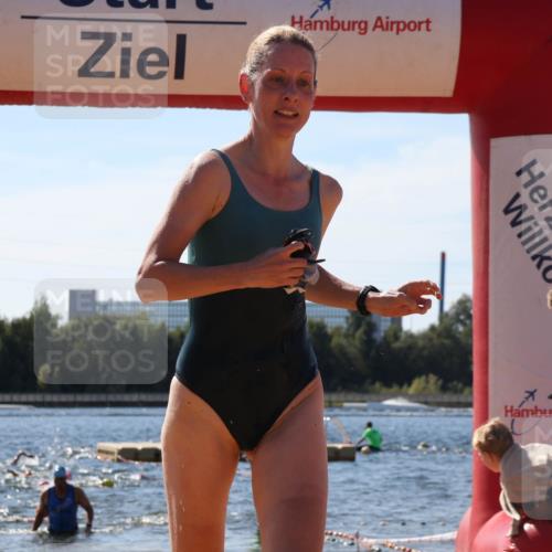 07.09.2025 - 19. Norderstedt Triathlon Luisa Fischer http://msf.ph/oto/8761811 07.09.2025 12:10:07 Schwimmen 194 meine-sportfotos.de
