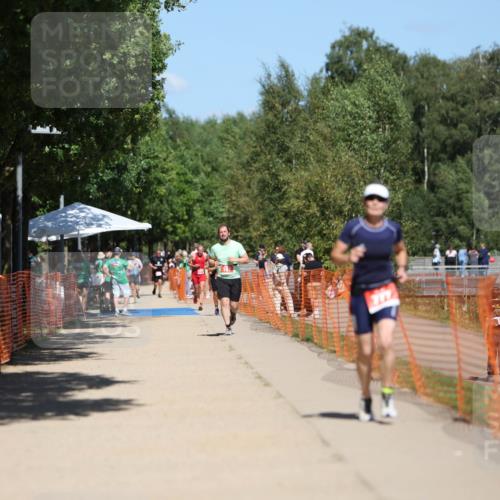 07.09.2025 - 19. Norderstedt Triathlon Michael Strokosch http://msf.ph/oto/8761879 07.09.2025 13:17:39 Laufen 750, 777 meine-sportfotos.de