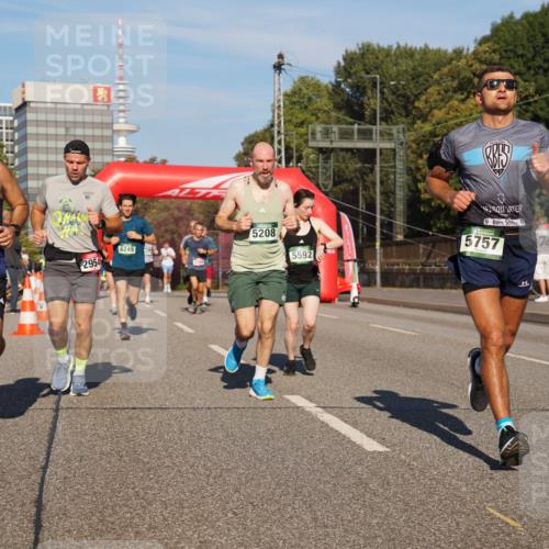 07.09.2025 - BARMER Alsterlauf Yannick Fuchs http://msf.ph/oto/8761952 07.09.2025 09:40:54 Laufen 8469, 2954, 6249, 5208, 5592, 5757, 76 meine-sportfotos.de