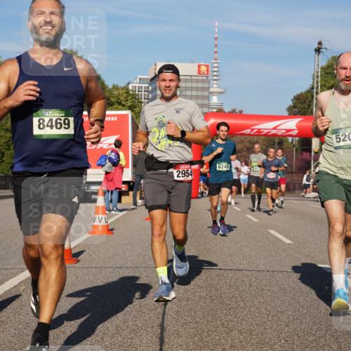 07.09.2025 - BARMER Alsterlauf Yannick Fuchs http://msf.ph/oto/8762018 07.09.2025 09:40:55 Laufen 8469, 19, 2954, 6249, 5208, 5592 meine-sportfotos.de