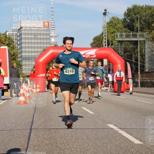 07.09.2025 - BARMER Alsterlauf Yannick Fuchs http://msf.ph/oto/8762057 07.09.2025 09:40:56 Laufen 2954, 5110, 6249, 6244 meine-sportfotos.de