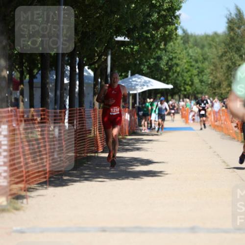 07.09.2025 - 19. Norderstedt Triathlon Michael Strokosch http://msf.ph/oto/8762118 07.09.2025 13:17:54 Laufen 157, 239, 1216 meine-sportfotos.de