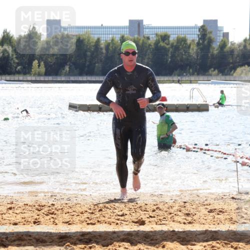 07.09.2025 - 19. Norderstedt Triathlon Luisa Fischer http://msf.ph/oto/8762229 07.09.2025 14:26:05 Schwimmen 1492, 1509 meine-sportfotos.de