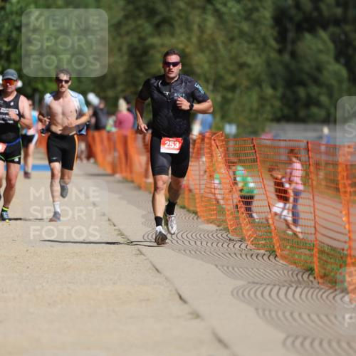 07.09.2025 - 19. Norderstedt Triathlon Michael Strokosch http://msf.ph/oto/8762329 07.09.2025 12:08:47 Laufen 185, 253, 806 meine-sportfotos.de