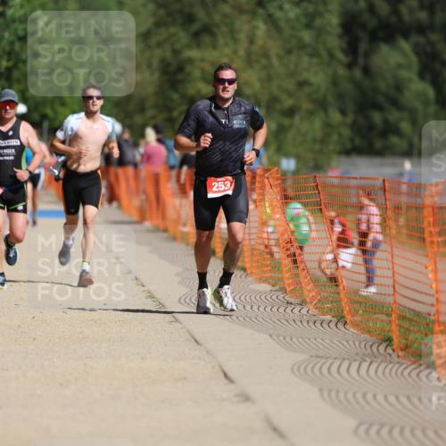 07.09.2025 - 19. Norderstedt Triathlon Michael Strokosch http://msf.ph/oto/8762336 07.09.2025 12:08:47 Laufen 185, 253, 806 meine-sportfotos.de
