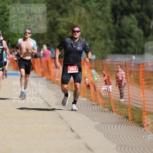 07.09.2025 - 19. Norderstedt Triathlon Michael Strokosch http://msf.ph/oto/8762341 07.09.2025 12:08:48 Laufen 185, 253, 806 meine-sportfotos.de