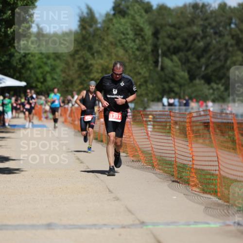 07.09.2025 - 19. Norderstedt Triathlon Michael Strokosch http://msf.ph/oto/8762347 07.09.2025 13:18:13 Laufen 241, 698, 1317 meine-sportfotos.de