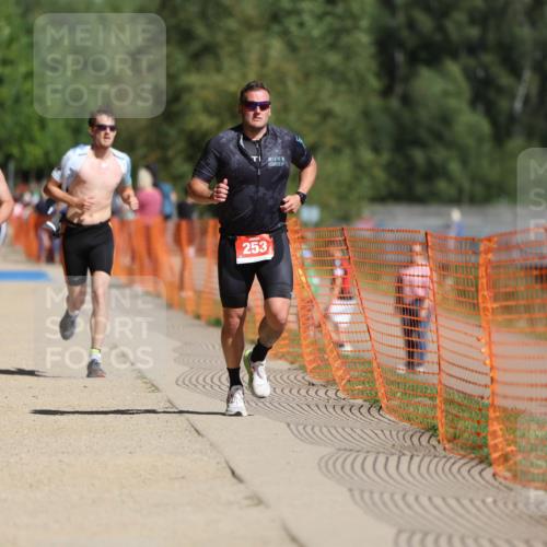 07.09.2025 - 19. Norderstedt Triathlon Michael Strokosch http://msf.ph/oto/8762348 07.09.2025 12:08:48 Laufen 185, 253, 806 meine-sportfotos.de