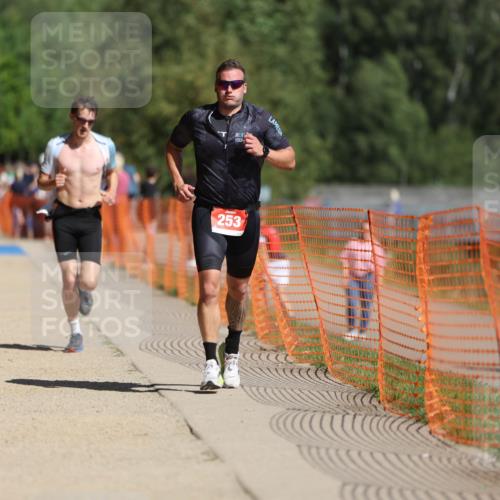 07.09.2025 - 19. Norderstedt Triathlon Michael Strokosch http://msf.ph/oto/8762362 07.09.2025 12:08:48 Laufen 185, 253, 806 meine-sportfotos.de