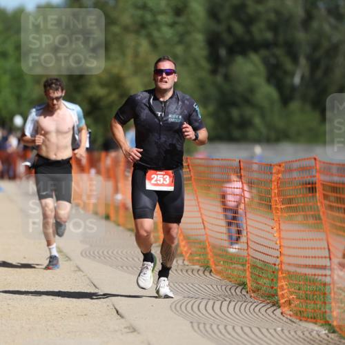 07.09.2025 - 19. Norderstedt Triathlon Michael Strokosch http://msf.ph/oto/8762376 07.09.2025 12:08:49 Laufen 185, 253, 806, 1244 meine-sportfotos.de