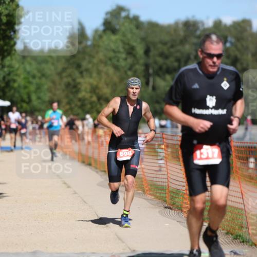 07.09.2025 - 19. Norderstedt Triathlon Michael Strokosch http://msf.ph/oto/8762428 07.09.2025 13:18:18 Laufen 698, 1317 meine-sportfotos.de