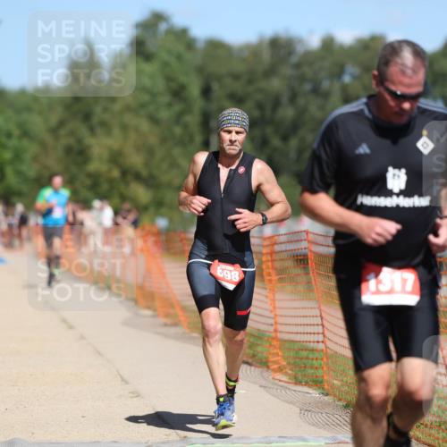 07.09.2025 - 19. Norderstedt Triathlon Michael Strokosch http://msf.ph/oto/8762455 07.09.2025 13:18:19 Laufen 698, 1317 meine-sportfotos.de