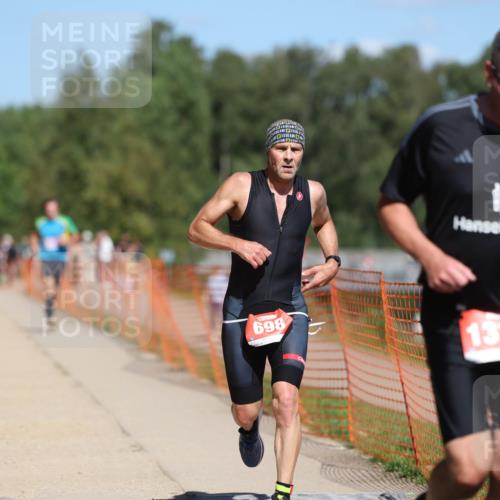07.09.2025 - 19. Norderstedt Triathlon Michael Strokosch http://msf.ph/oto/8762470 07.09.2025 13:18:19 Laufen 698, 1317 meine-sportfotos.de