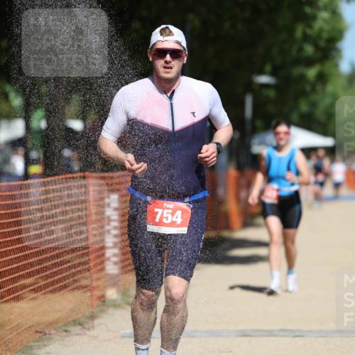 07.09.2025 - 19. Norderstedt Triathlon Michael Strokosch http://msf.ph/oto/8762489 07.09.2025 12:56:39 Laufen 754, 1243, 1373 meine-sportfotos.de